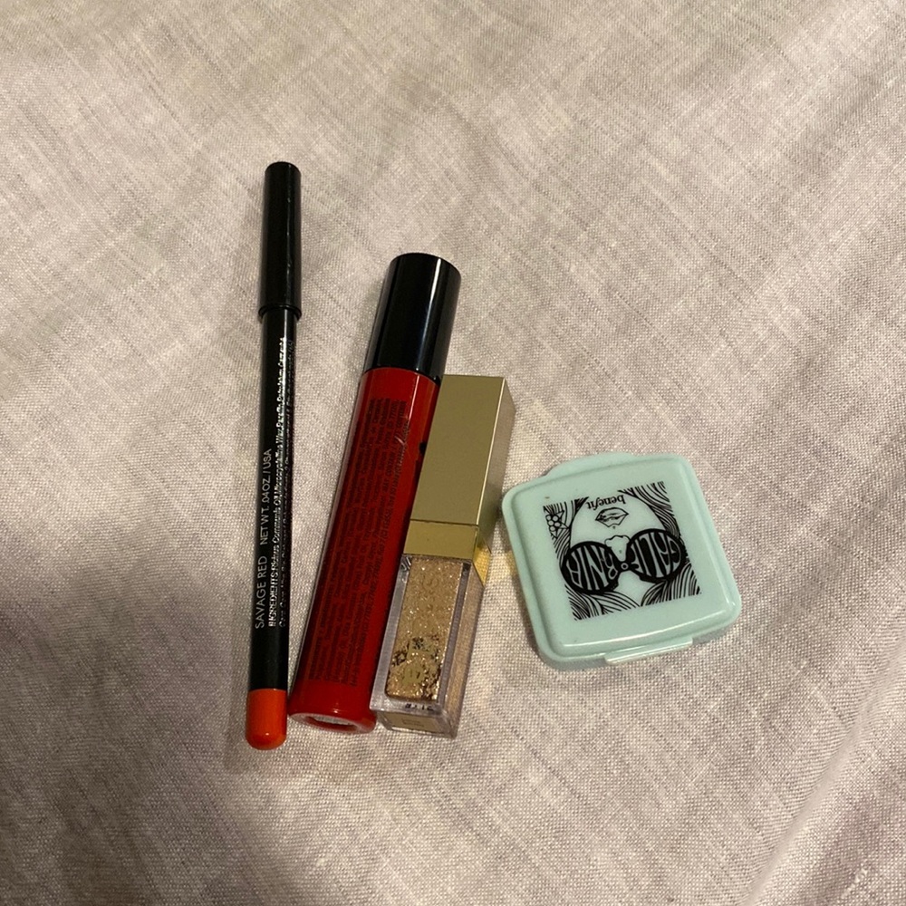 Random makeup samples - Picture 1 of 7